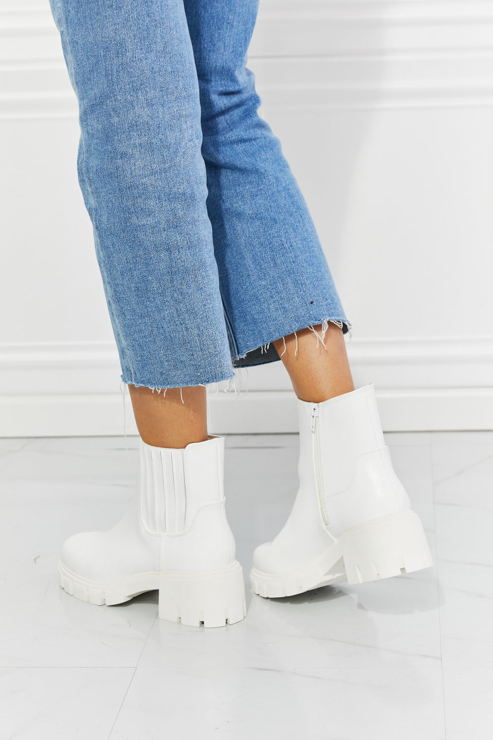 MMShoes What It Takes Lug Sole Chelsea Boots in White